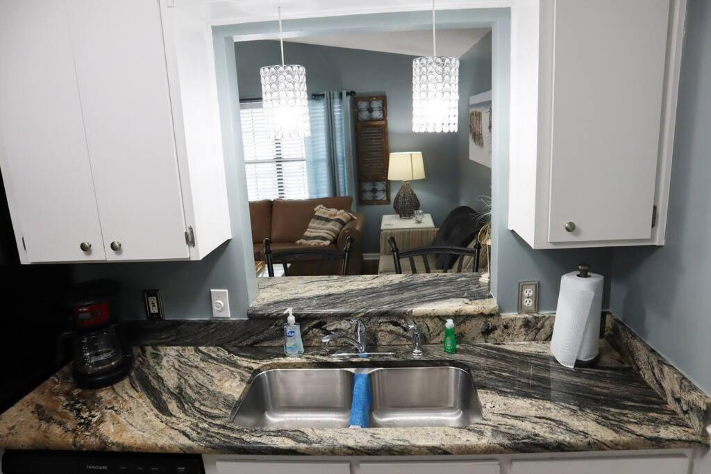 Lazy Palm 4 Pools Short Walk To Beach! Sleeps 5! Panama City Beach Dış mekan fotoğraf